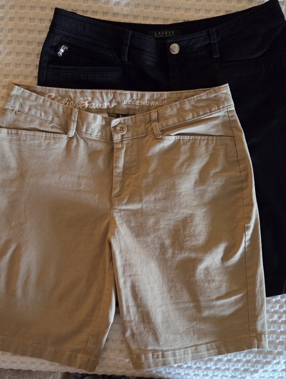 Womens Omni Shade Shorts By Columbia, Size 8. Navy And Khaki.